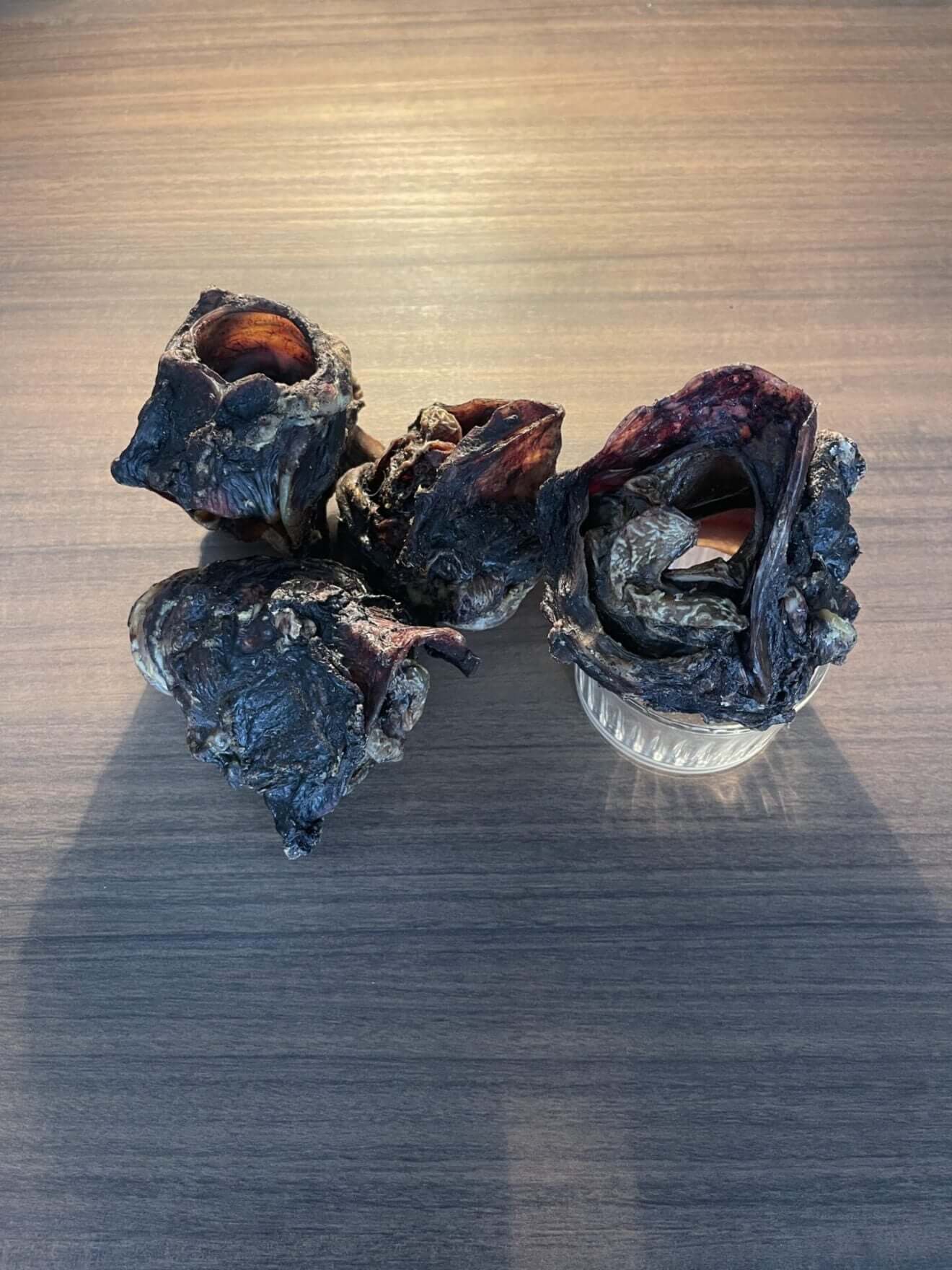 Rinder Kehlköpfe - schmackhafte und gesunde Kauartikel für Hunde, reich an Proteinen und Nährstoffen.