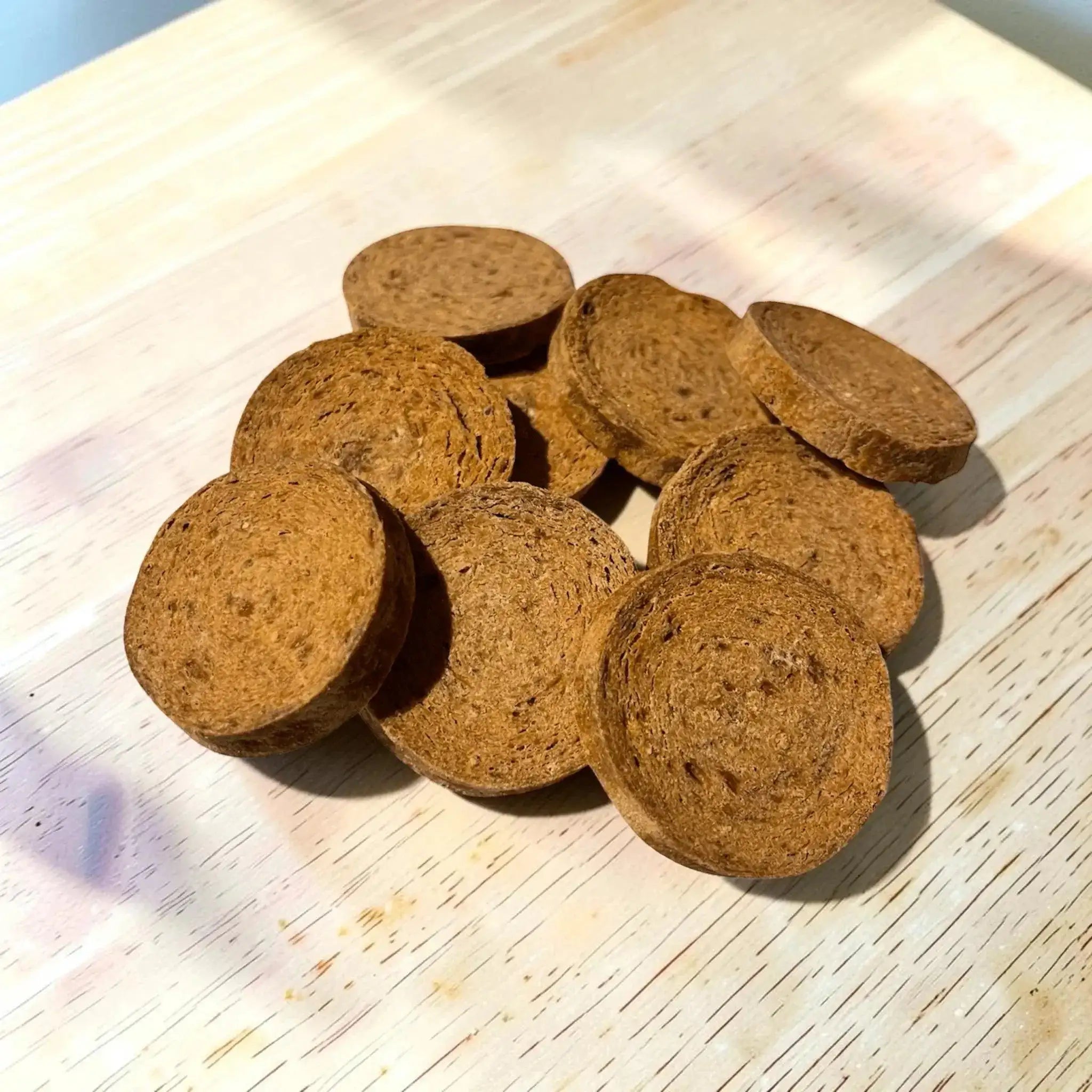 Exotische und aromatische Fasan-Knusperscheiben, getrockneter Kausnack für Hunde.