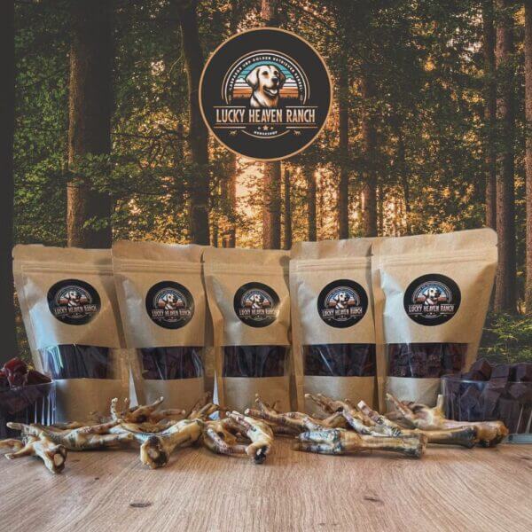 Feinschmeckerbox – Leckerlies von Lucky Heaven Ranch, hochwertige Hundeleckerlies in einer natürlichen Umgebung.