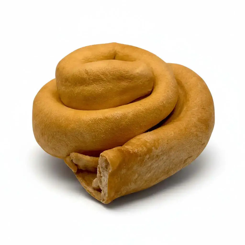 Lucky Heaven Ranch Pferdehaut Donut, ein gerollter, schonend getrockneter natürlicher Kauartikel für Hunde.